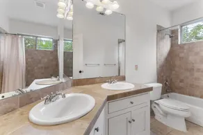 Central Austin Home w/ Pool/Spa / 5 mins Downtown  - Image 5