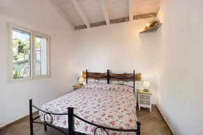 Holiday Home 'Timo' with Sea View, Shared Pool & A/C - Image 4