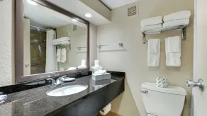 Bayview Waterfront Room, Heated Pool, Tiki Bar & Grill ! - Image 4