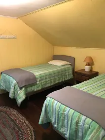 4 bedroom lakefront cottage - Image 4