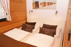 Stuga med W-LAN - stor terrass med markis - timmerstuga med W-LAN - mycket nära stranden - - Image 3