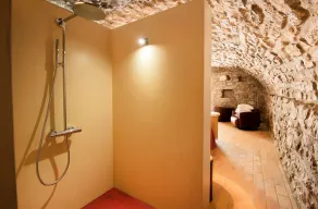 Independent Mas not overlooked with 10700m2 of enclosed park, 14x4 heated pool - Image 4