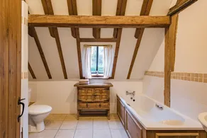 The Canterbury Barn by Bloom Stays - large barn sleeping up to 20. Ideal for hen parties - Image 3