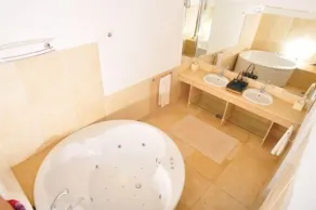 Villa avec plage privée et piscine privée - Image 4