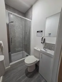 Hullywood rooms with shared kitchen facilities - Image 5