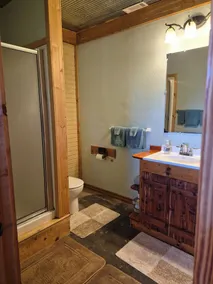 Hartriegelhütte der Deer Lodge Hüttenvermietung Abgeschiedenes Ozark Mointain Blockhaus - Image 4