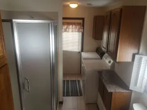 Year round cabin on level lot with dock - Image 3