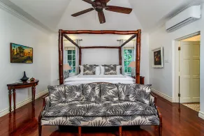 Beautiful Beachfront Villa in a Gated Community, Private Pool/Bar, Fully Staffed - Image 5