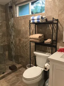 Afsondret sommerhus på tropisk blomstergård - Privat boblebad - Image 3