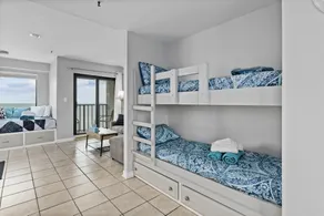 Direct oceanfront studio, steps to Myrtle Beach, pool, hot tub, restaurant & bar - Image 4