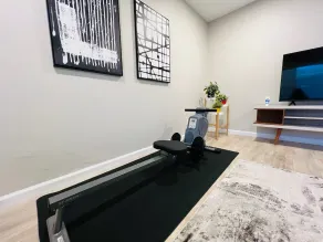 King bedroom with full amenities - Image 3