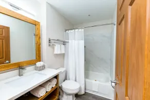 Comfortable Stay in Houston's Energy Corridor - Image 5
