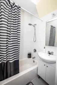 Spacious 4BRs/2Baths with private parking and patio! - Image 3