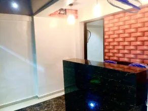 Budget Room Close to Mumbai Airport - Image 3