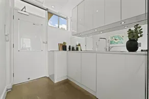 Modern Potts Point Studio - Image 4