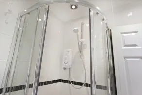 Victoria Centre 2 Bedroom Apartments with 4 Beds in Victoria Centre Shopping Centre - Nottingham City Centre - 24 hour access - Most Central Location - Full Kitchen - Opposite Hilton - Parking for Cars or Vans from Five pounds a day - Sunday 1pm Check-out - Image 3