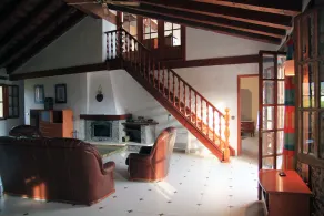 Rustikt hus med fantastisk utsikt att njuta av i familjen. - Image 4