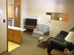 Jamestown Motel - Image 5