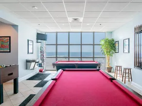 Superbe condo en bord de mer avec une vue imprenable. Profitez des vues de presque toutes les pièces. Équipements de style resort avec chaque réservation! - Image 4