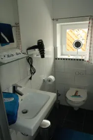Casa vacanze indipendente \"Kleines Häuschen\" nel vecchio paese, Hollern-Twielenfleth - Image 2