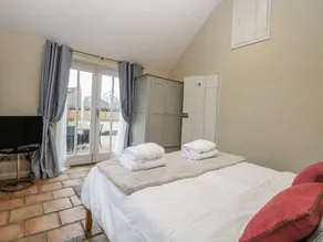 Ivy Barn - Image 5