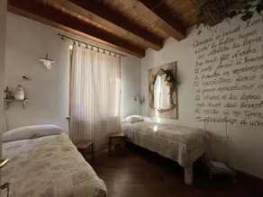 Verona, house with porch and garden, in a single house, internal parking - Image 2