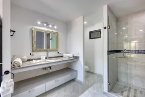 Dog-friendly Hotel Suite With Ocean-view Rooftop Infinity Pool, Central AC & gym - Image 2