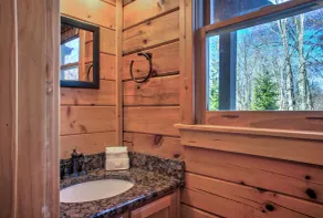 Mountaintop Cabin, 70+ Mile Views, Hot Tub, Game Room - Inkluderer et Biltmore Pass! - Image 2