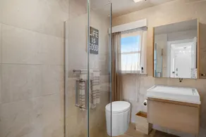 WATERFRONT TOWNHOUSE - A SLICE OF HEAVEN - Image 2