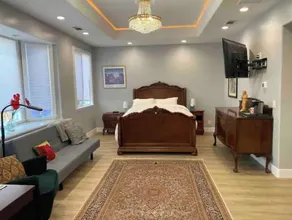 Luxury Spacious Studio in Woodside Plaza - Image 4