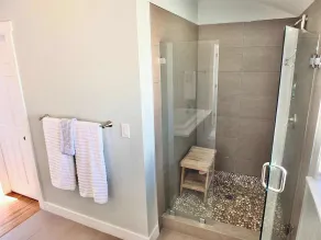 Park Avenue Beach Paradise - Chic & Secluded 4 BDR - Image 4