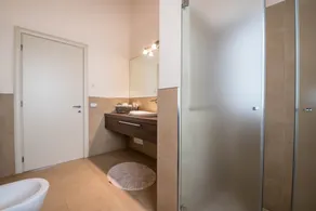 Moderna e elegante com vista lago – Apartamento Villa degli Ulivi - Image 4