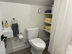 Beautiful, well-appointed, 1-bedroom apt with gorgeous views - Image 4