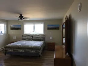 House on the lake. Large home with cathedral ceiling, - Image 3