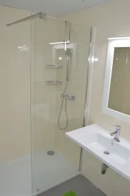 Great apartment with a private parking - Image 4