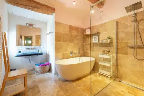 5-bed Mas with pool in Maubec with pool, air-con and views to the Luberon hills - Image 4