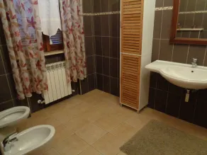 TITTY'S HUS, OASIS AF FRED I GRØNNEN AF MARSIGSKE HILLER. - Image 5