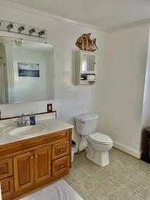 Beautiful pet friendly lodge in a quaint fishing village and sleeps 10 - Image 4