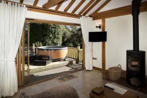 Luxury barn with private hot tub, sauna, pizza oven, dog friendly. - Image 4