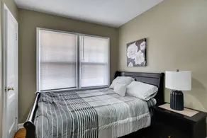 Two bedroom townhouse, minutes from the UNMC - Image 4