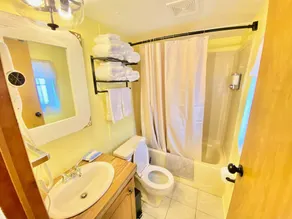 2 bedroom in Logan Ohio, Hocking Hills, Luxury Hot Tub, King Size Bed, Fire-pit - Image 4