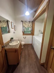 Beautiful 3 Bedroom Ski Home, close to Ski Areas/ walking distance to Storyland! - Image 3