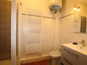 Central studio with lift and pets allowed - Image 3