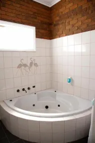 Charles sturt motor inn - Image 3