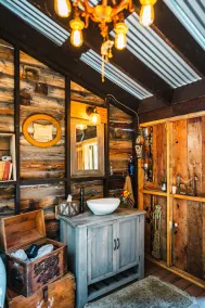 Luxury Covered Wagon in Santa Monica Mountains close to Malibu  w/ King Bed - Image 4