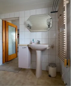 A lovingly restored old farmhouse in Heeselicht - Image 5