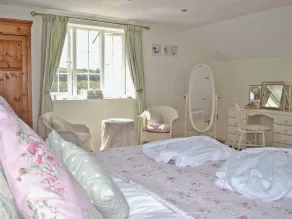 1 bedroom accommodation in Calstock - Image 3