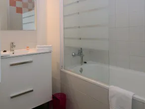 Spacious 8-guests Holiday Apartment - Image 2