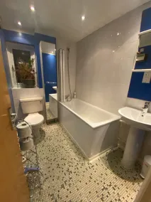 Modern London Tower Bridge apartment - Image 3