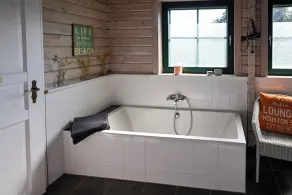 Vacaciones familiares en una acogedora casa de estilo sueco con un amplio jardín, WiFi - Image 5